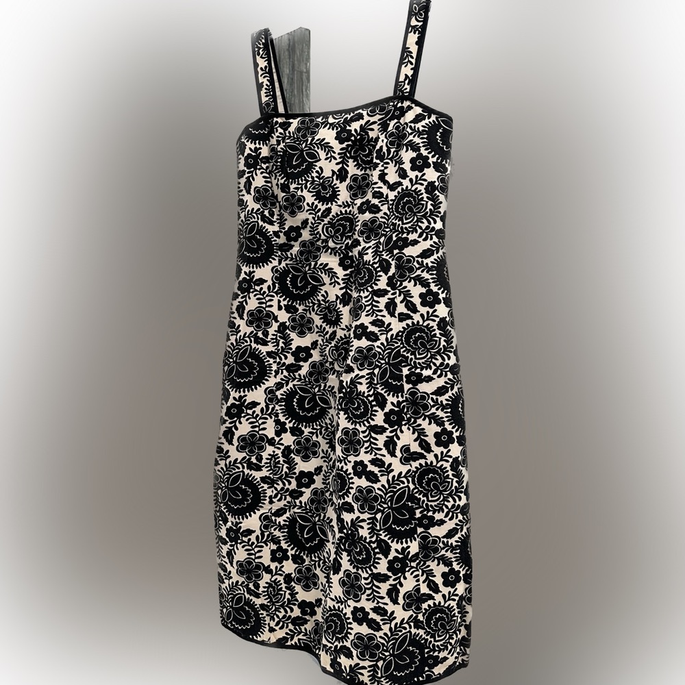 Ann Taylor petite size 4p summer dress. Black and white
